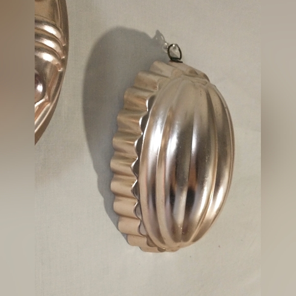 Two Vintage Copper Molds - Jello Molds - Wall Hangings - Picture 6 of 13